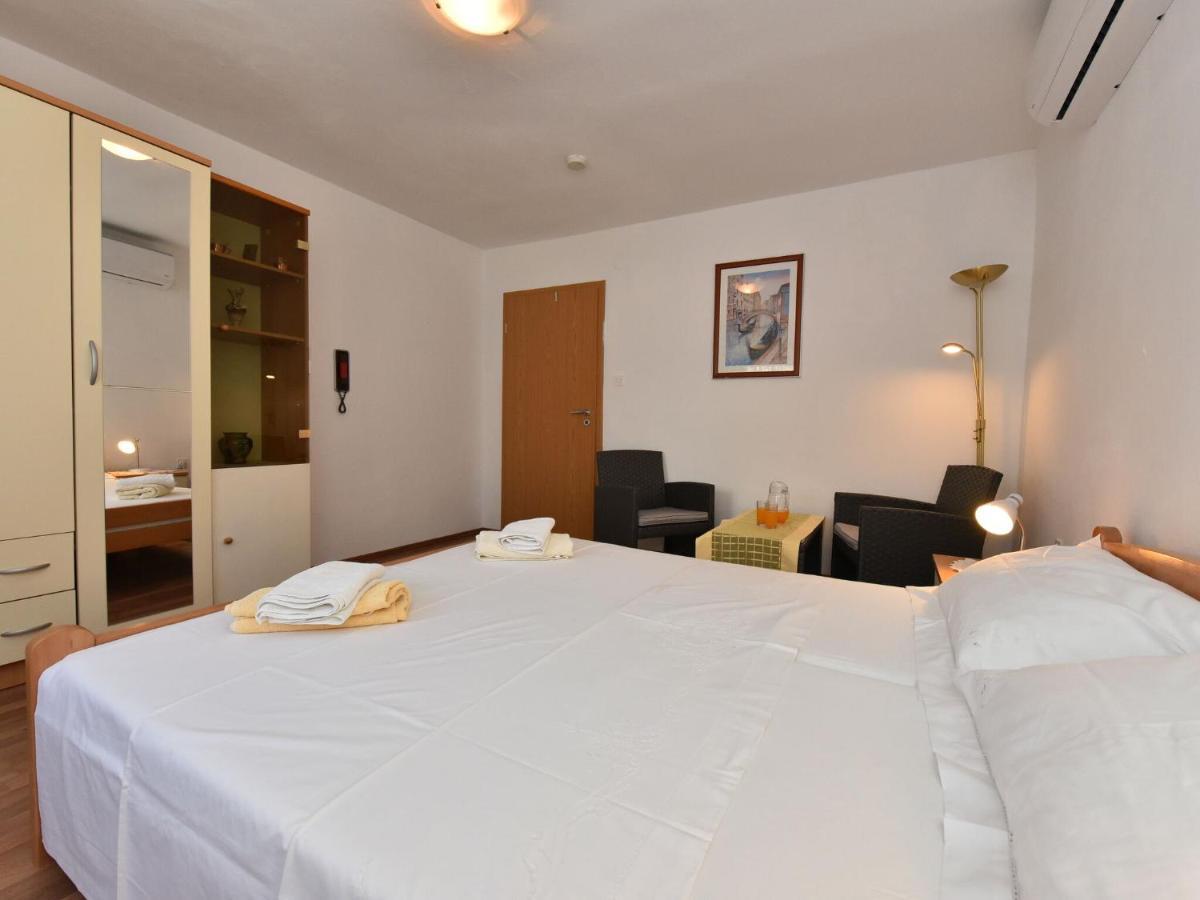 Traditional Apartment In Zadar With Garden Luaran gambar